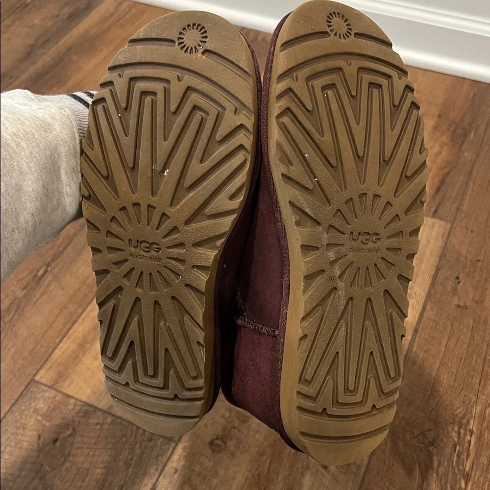 UGG Bailey Button Boots, size 8